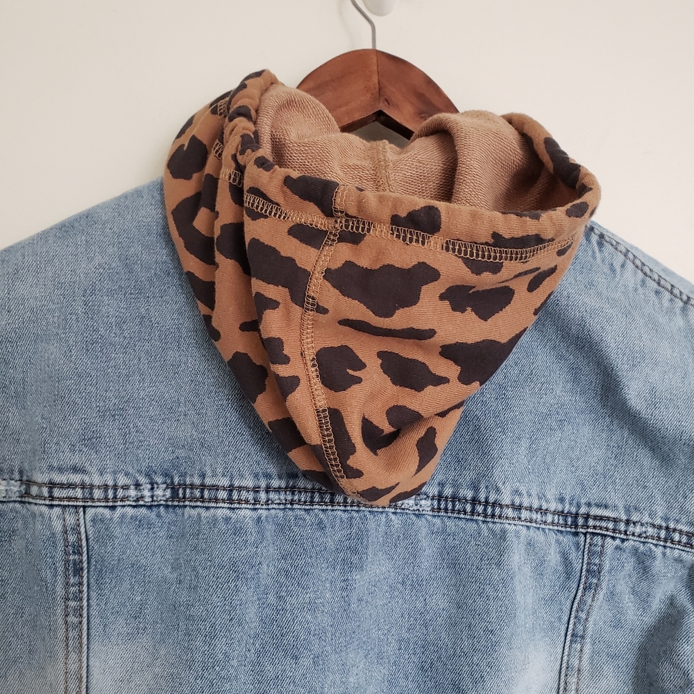 🌞SOLD🌞 Kensie Jeans Jean Jacket Womens Size Medium Leopard Print Raw Hem - Picture 6 of 11